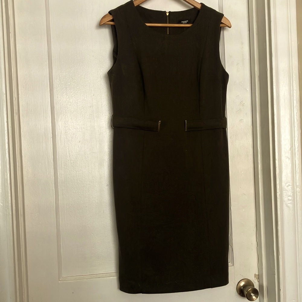 💚 Premise Dresses 💚 Olive Green Crew Neck Sz 8. New with Tags. Zipper closure
